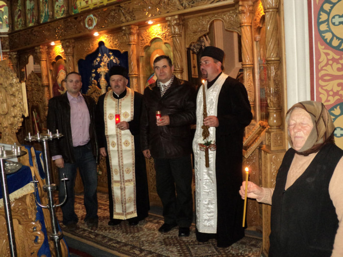 DSC05813 - Diverse slujbe din saptamana patimilor pana la Izvor 2011