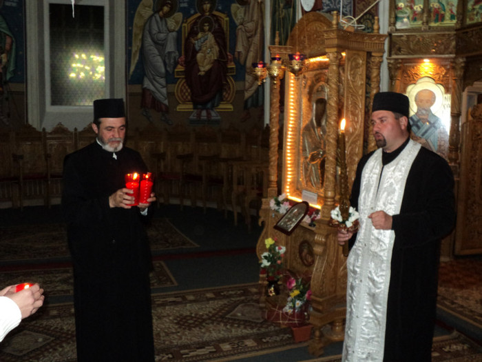 DSC05817 - Diverse slujbe din saptamana patimilor pana la Izvor 2011