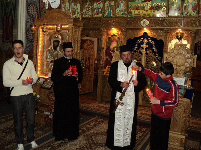 DSC05819 - Diverse slujbe din saptamana patimilor pana la Izvor 2011
