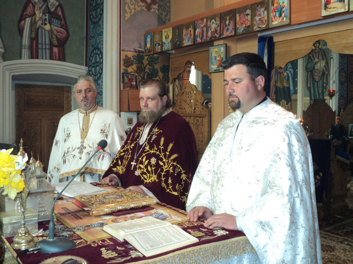 DSC05942 - Diverse slujbe din saptamana patimilor pana la Izvor 2011