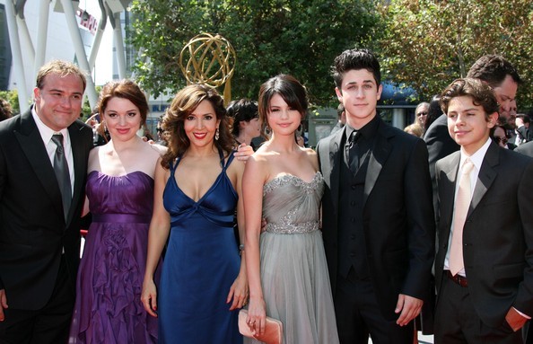 Selena Gomez Maria Canals Barrera 2009 Primetime RGBrOFAYz1ml