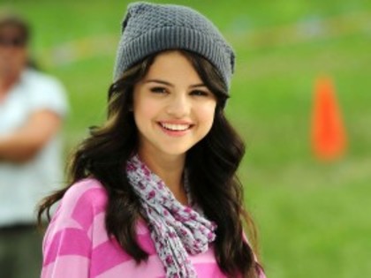 Selena-Gomez-pics1-280x210 - disney chennel