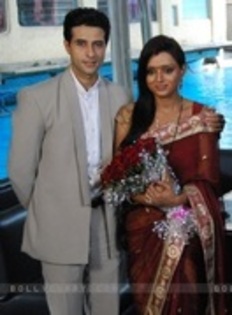 51712034_RSKYUIN2 - angini