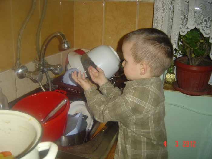 sunt cam multe vase....