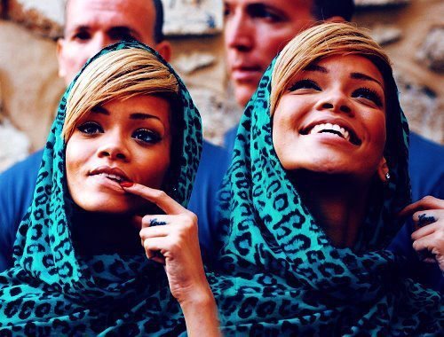 404928_349836361714542_207187355979444_1140511_1491372089_n - Rihanna