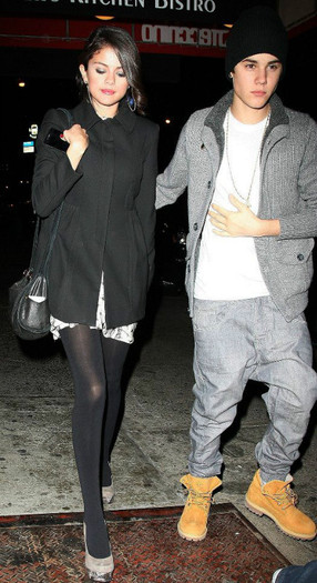 422833_193676030739571_100002915257281_319607_649837000_n - poze cu Justin Bieber si Selena Gomez