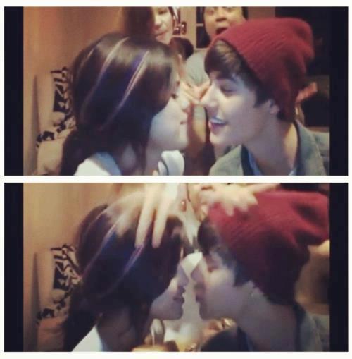 422973_194914807282360_100002915257281_322526_1973455901_n - poze cu Justin Bieber si Selena Gomez