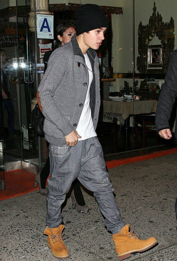 430748_193676420739532_100002915257281_319612_1129345359_n - poze cu Justin Bieber si Selena Gomez