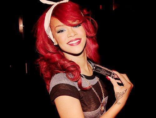424367_349325271765651_207187355979444_1139605_24176108_n - Rihanna