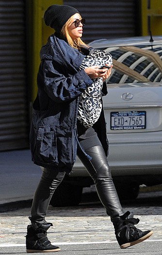 beyonce-blue-ivy-sneakers