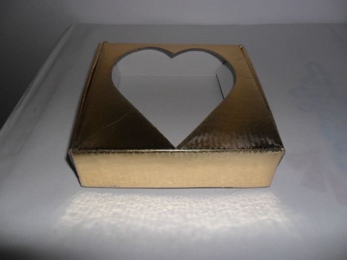 cutie bomboane aurie inimioara - cutii bomboane auri argintii