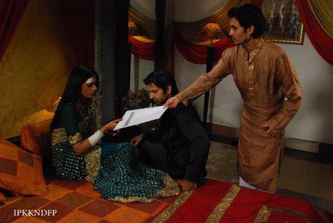 6 (4) - Iss Pyaar Ko Kya Naam Doon - Picture Gallery