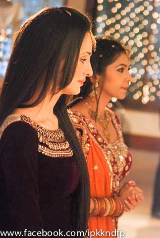 7 (15) - Iss Pyaar Ko Kya Naam Doon - Picture Gallery