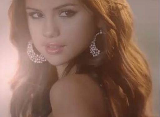 198867_208235065869926_128171003876333_820161_7394730_n - selena marie