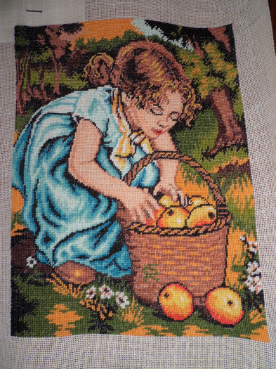 Fata cu mere