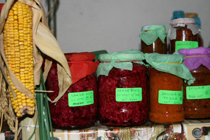 salata de varza si zacusca de fasole