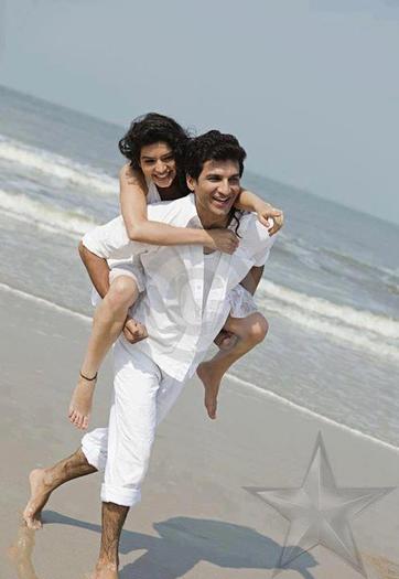 419281_355874844453350_217014545006048_1051720_1641368845_n - SUKIRTI KHANDPAL 2