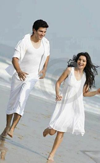 428701_355890491118452_217014545006048_1051744_837666582_n - SUKIRTI KHANDPAL 2