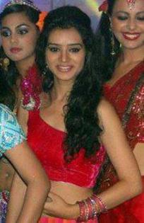 430433_338225896219632_338055472903341_957654_1898499242_n - SUKIRTI KHANDPAL 2