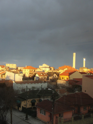  - E-Apus de soare de la geamul meu-Constanta altfel