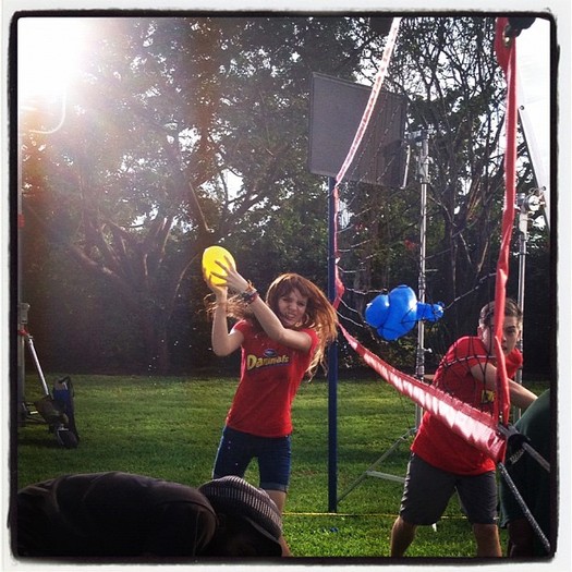 bella-thorne-dylan-sprouse-water-balloon-fight-2