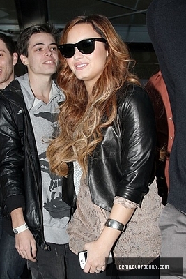 Demi - Demitzu - 08 03 2012 - Arrives back at her hotel in New York City