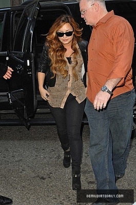 Demi - Demitzu - 08 03 2012 - Arrives at the Conde Nast Building in New York City