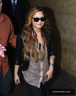 Demi - Demitzu - 08 03 2012 - Leaves her hotel in New York City