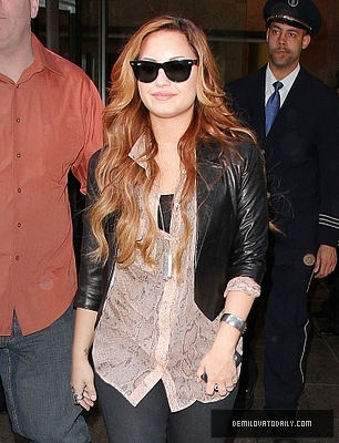 Demi (25) - Demitzu - 08 03 2012 - Leaves her hotel in New York City