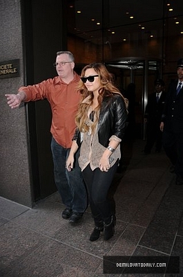 Demi (27) - Demitzu - 08 03 2012 - Leaves her hotel in New York City