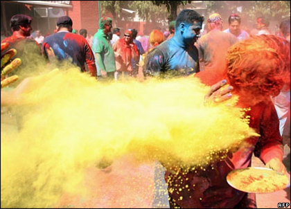 _42641133_holi_paint3_afp - Happy holi