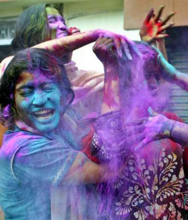 Festivalul-culorilor-din-Holi-12 - Happy holi
