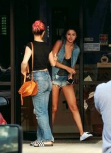 426214_220283538068986_101571469940194_397771_942043209_a