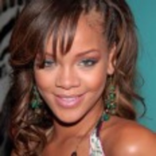 Rihanna-561789,35374 - poze cu Rihanna