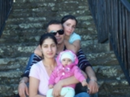 _estera_cristina_si_family - poze cu bebelus spuneti care va place