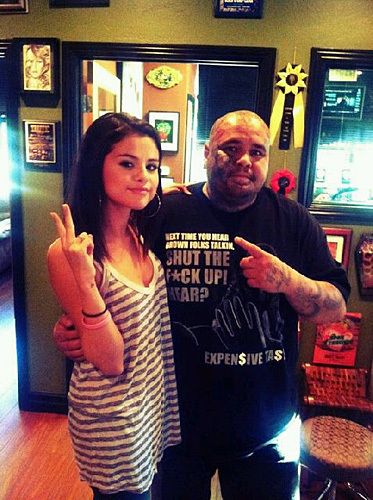 selena-gomez-heart-tattoo - Selena Gomez 4