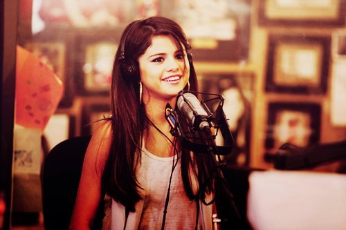 384055_278736245515385_119049044817440_685769_1418527689_n - 0    Selena Marie Gomez