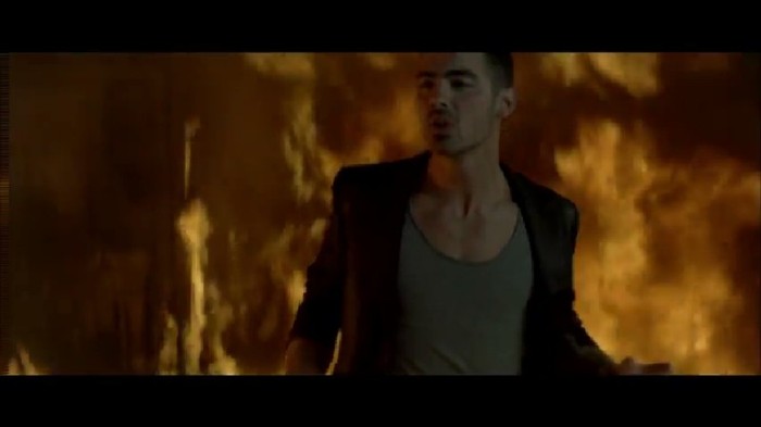╫ Sunt un nenorocit, pentru cã incerc sã-ti fac dreptate ? - Oo Thriller oO