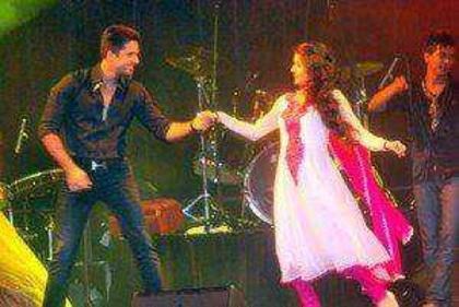 387186_272515059477592_100001572990295_766631_634492449_n - Dev and Radhika Dance