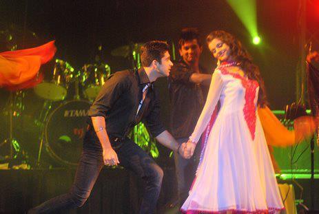 419027_287977397931358_100001572990295_800220_230384679_n - Dev and Radhika Dance