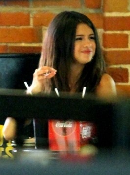 :]] pai maine  la 20.oo merg la Ellen Show...apoi o sa ma ocup mult de Awards...