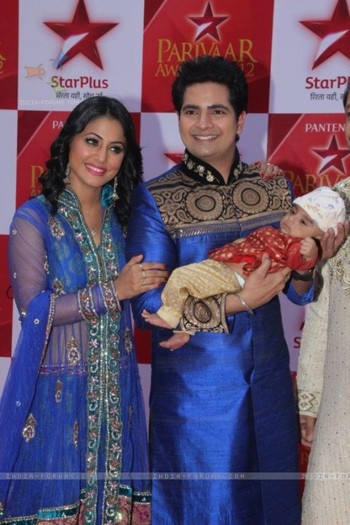 418311_368848219815135_121004084599551_1201013_1729598596_n - Hina Khan