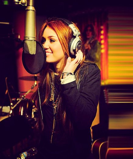 400975_308671289188547_119049044817440_750833_916026557_n - miley-cyrus 1