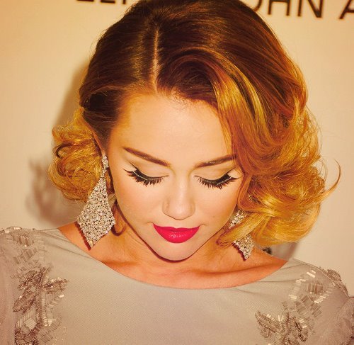 422102_329294413789606_159781490740900_947786_254715073_n - miley-cyrus 1