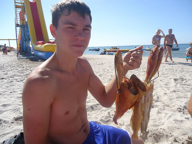 La mare vara anului 2011; Uite asa se citiga banii pentru a cumpara porumbei( gluma)
