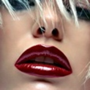 buze31 - www.avatareselecte.com - poze cu buze