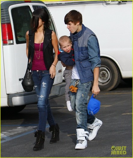 justin-bieber-selena-gomez-benihana-06