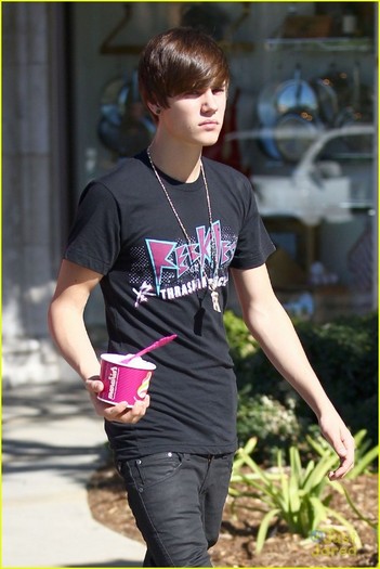 justin-bieber-selena-gomez-menchies-01 - Justin Bieber and Selena Gomez Menchies Mates