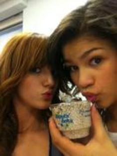 41000508_NIMQWBBUZ - poze shake-it-up