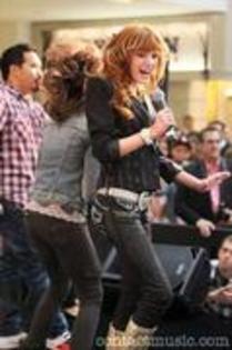 41000600_BOTDRDDHC - poze shake-it-up